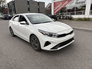 Kia Forte EX  MAGS I CARPLAY I HEATED SEATS AND STEERING WHEEL I CAMERA I ACTIVE SECURITY 2023 à Montréal, Québec - 2 - w320h240px