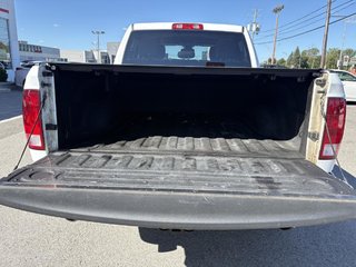 2023 Ram 1500 Classic Express 4x4 Crew Cab 5'7 Box in Montréal, Quebec - 6 - w320h240px