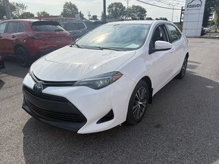 2018 Toyota Corolla LE 70,000 KM I HEATED SEATS AND STEERING WHEEL I CAMERA  I SUNROOF I MAGS I  ACTIVE SECURITY in Montréal, Quebec - 3 - w320h240px