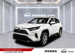 Toyota RAV4 LE AWD CARFAX CLEAN // CARPLAY// HEATED SEATS// CAMERA 2021 à Montréal, Québec - 3 - w320h240px