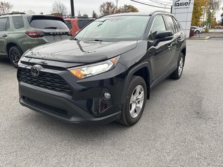 2021 Toyota RAV4 XLE AWD I SUNROOF I MAGS I HEATED SEATS AND STEERING WHEEL I CARPLAY I ACTIVE SECURITY in Montréal, Quebec - 3 - w320h240px