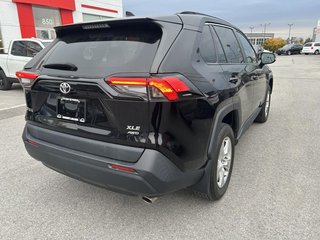 2021 Toyota RAV4 XLE AWD I SUNROOF I MAGS I HEATED SEATS AND STEERING WHEEL I CARPLAY I ACTIVE SECURITY in Montréal, Quebec - 5 - w320h240px