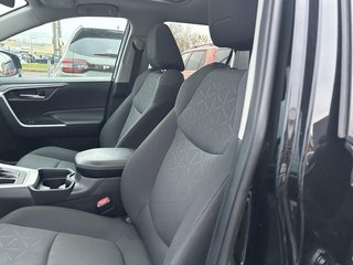2021 Toyota RAV4 XLE AWD I SUNROOF I MAGS I HEATED SEATS AND STEERING WHEEL I CARPLAY I ACTIVE SECURITY in Montréal, Quebec - 6 - w320h240px