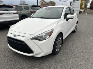 2020 Toyota Yaris hatchback Auto 20,000 km CARPLAY I BLUETROOTH I CAMERA in Montréal, Quebec - 3 - w320h240px