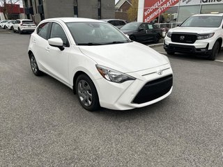 2020 Toyota Yaris hatchback Auto 20,000 km CARPLAY I BLUETROOTH I CAMERA in Montréal, Quebec - 2 - w320h240px