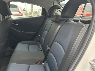2020 Toyota Yaris hatchback Auto 20,000 km CARPLAY I BLUETROOTH I CAMERA in Montréal, Quebec - 6 - w320h240px