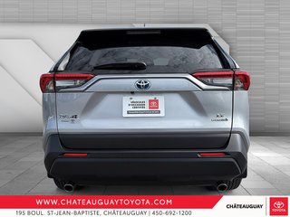 Toyota RAV4 Hybrid LE 2022 à Châteauguay, Québec - 3 - w320h240px