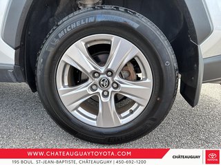 Toyota RAV4 Hybrid LE 2022 à Châteauguay, Québec - 6 - w320h240px