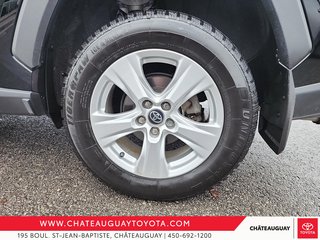2020  RAV4 XLE in Châteauguay, Quebec - 5 - w320h240px