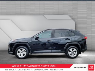 2020  RAV4 XLE in Châteauguay, Quebec - 4 - w320h240px