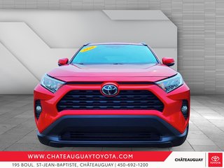 2020  RAV4 XLE AWD in Châteauguay, Quebec - 2 - w320h240px