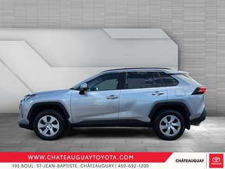 Toyota RAV4 LE AWD 2021 à Châteauguay, Québec - 5 - w320h240px