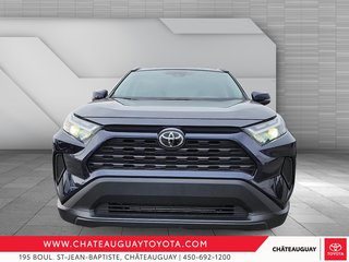 2022  RAV4 XLE AWD in Châteauguay, Quebec - 2 - w320h240px