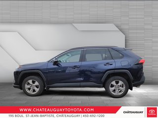 2022  RAV4 XLE AWD in Châteauguay, Quebec - 5 - w320h240px