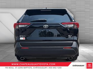 Toyota RAV4 XLE PREMIUM 2023 à Châteauguay, Québec - 3 - w320h240px