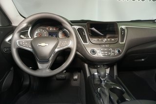Chevrolet Malibu  2024 à Montréal, Québec - 11 - w320h240px