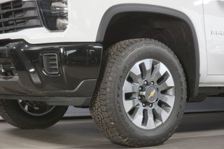 2024 Chevrolet SILVERADO 2500 HD in Montreal, Quebec - 3 - w320h240px