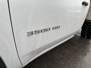 2024 Chevrolet SILVERADO 3500CC in Montreal, Quebec - 2 - w320h240px