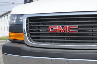 2024 GMC Savana Cutaway 3500 in Montreal, Quebec - 12 - w320h240px