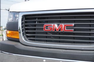 2024 GMC Savana Cutaway 3500 in Montreal, Quebec - 3 - w320h240px