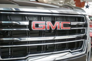 2024 GMC Yukon XL in Montreal, Quebec - 3 - w320h240px