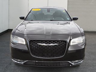 2018 Chrysler 300 in Antigonish, Nova Scotia - 3 - w320h240px