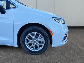 2023 Chrysler Pacifica in Antigonish, Nova Scotia - 2 - w320h240px