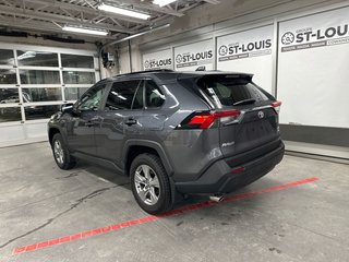 Toyota RAV4 XLE AWD 2024 à Cowansville, Québec - 2 - w320h240px