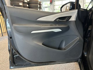 Chevrolet Bolt EV LT, JAMAIS ACCIDENTÉ, 417KM AUTONOMIE, MAGS 2021 à Mirabel, Québec - 3 - w320h240px