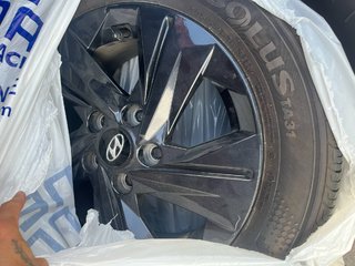 Hyundai Elantra Preferred, JAMAIS ACCIDENTÉ, 8 PNEUS, MAGS 2021 à Mirabel, Québec - 3 - w320h240px