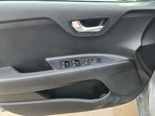 Kia Rio 5-door LX+, JAMAIS ACCIDENTÉ, AUTOMATIQUE, A/C 2023 à Mirabel, Québec - 6 - w320h240px