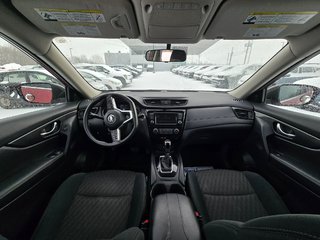 2018 Nissan Rogue SV, 8 PNEUS, AWD, SIÈGES CHAUFFANTS in Mirabel, Quebec - 4 - w320h240px
