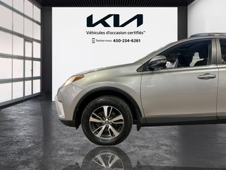 2017  RAV4 XLE, AWD, TOIT, SIÈGES CHAUFFANTS, MAGS in Mirabel, Quebec - 6 - w320h240px