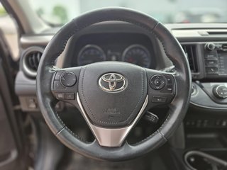 Toyota RAV4 XLE, 8 ROUES, AWD, TOIT, HITCH, TOIT, MAGS 2018 à Mirabel, Québec - 4 - w320h240px