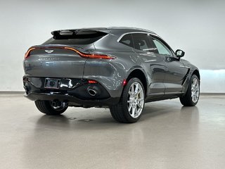 Aston Martin DBX  2021