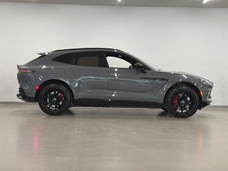Aston Martin DBX  2021