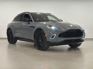 Aston Martin DBX  2021