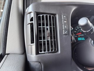 2016 Chevrolet Express Cargo Van in Saint-Eustache, Quebec - 10 - w320h240px