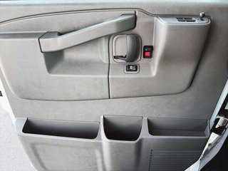 2016 Chevrolet Express Cargo Van in Saint-Eustache, Quebec - 8 - w320h240px