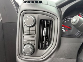 Chevrolet Silverado 1500  2026 à Saint-Eustache, Québec - 7 - w320h240px