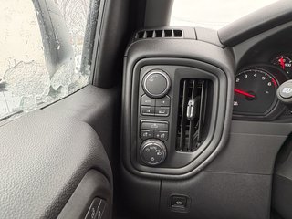 Chevrolet Silverado 1500  2026 à Saint-Eustache, Québec - 9 - w320h240px