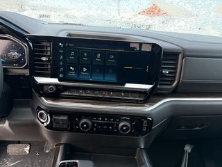 Chevrolet Silverado 1500  2026 à Saint-Eustache, Québec - 12 - w320h240px