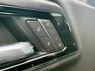 2026 GMC Yukon XL in Saint-Eustache, Quebec - 14 - w320h240px