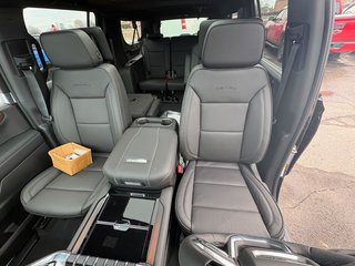 2026 GMC Yukon XL in Saint-Eustache, Quebec - 17 - w320h240px