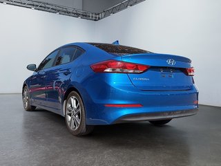 2017 Hyundai Elantra in Saint-Eustache, Quebec - 5 - w320h240px