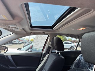 2010 Mazda 3 in Saint-Eustache, Quebec - 10 - w320h240px
