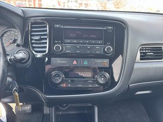 2016 Mitsubishi Outlander in Saint-Eustache, Quebec - 8 - w320h240px