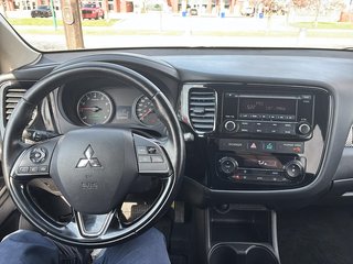 2016 Mitsubishi Outlander in Saint-Eustache, Quebec - 11 - w320h240px