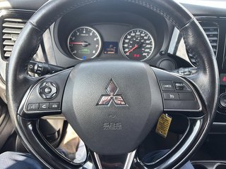2016 Mitsubishi Outlander in Saint-Eustache, Quebec - 6 - w320h240px