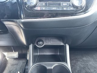 2016 Mitsubishi Outlander in Saint-Eustache, Quebec - 9 - w320h240px